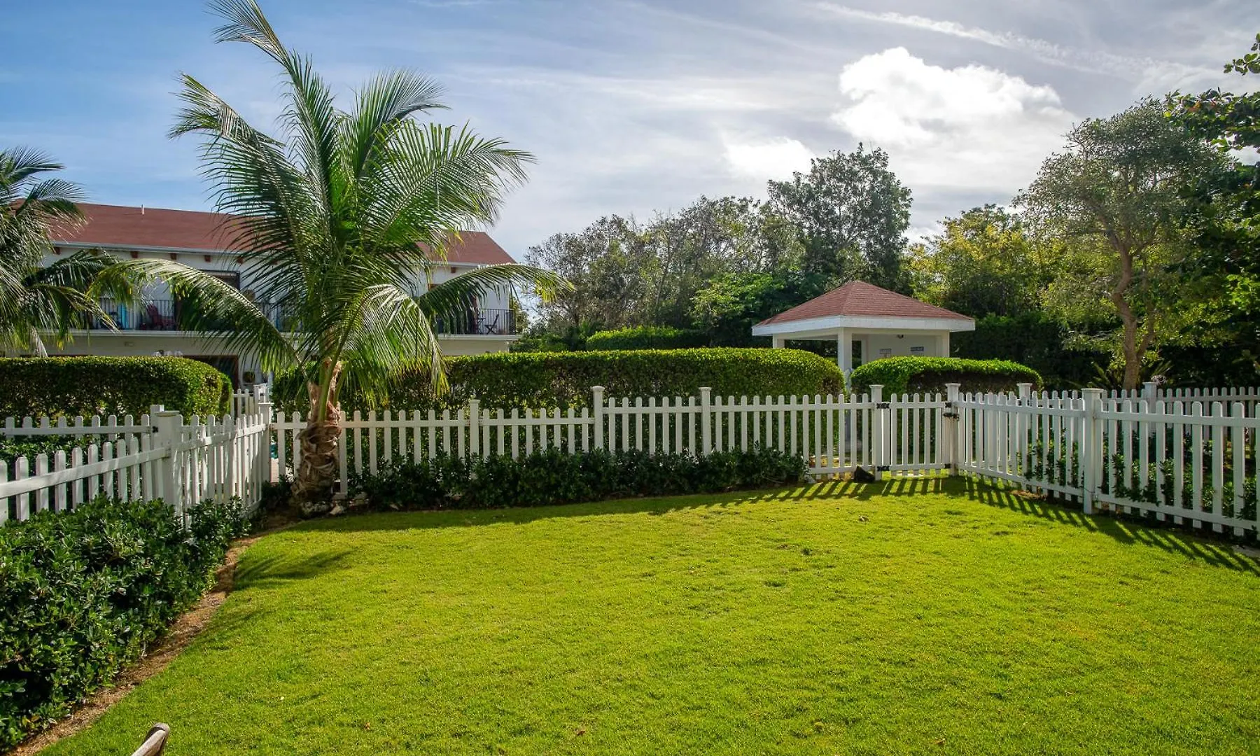Apartment West Bay Oasis 2Br Condo With Pool