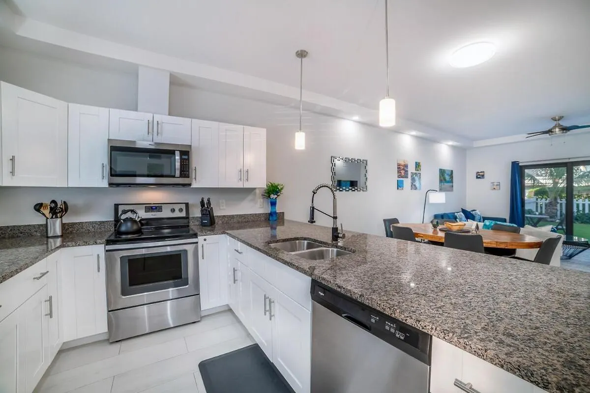 West Bay Oasis 2Br Condo With Pool Cayman Islands