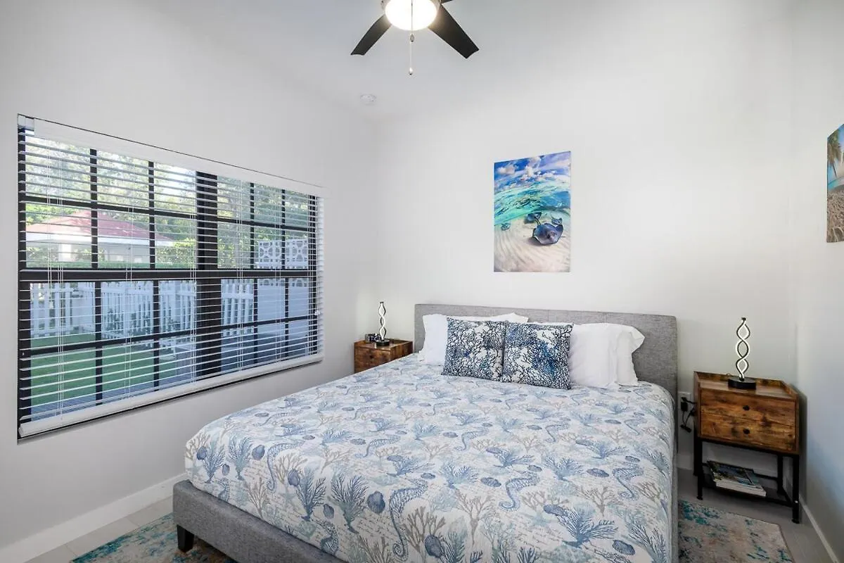 West Bay Oasis 2Br Condo With Pool Cayman Islands