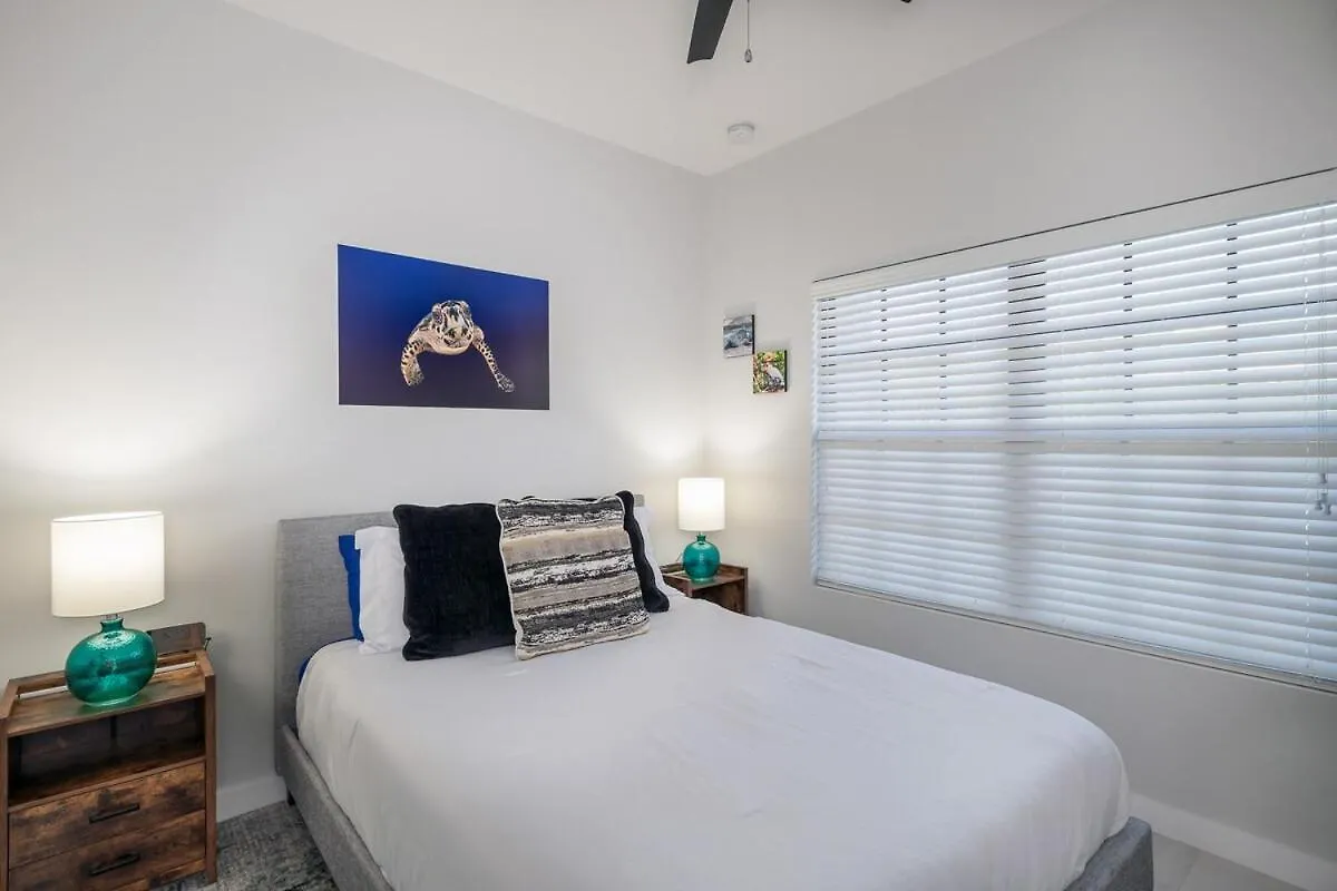 Apartment West Bay Oasis 2Br Condo With Pool Cayman Islands