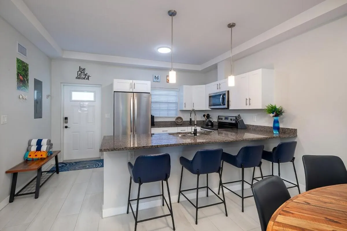 West Bay Oasis 2Br Condo With Pool West Bay